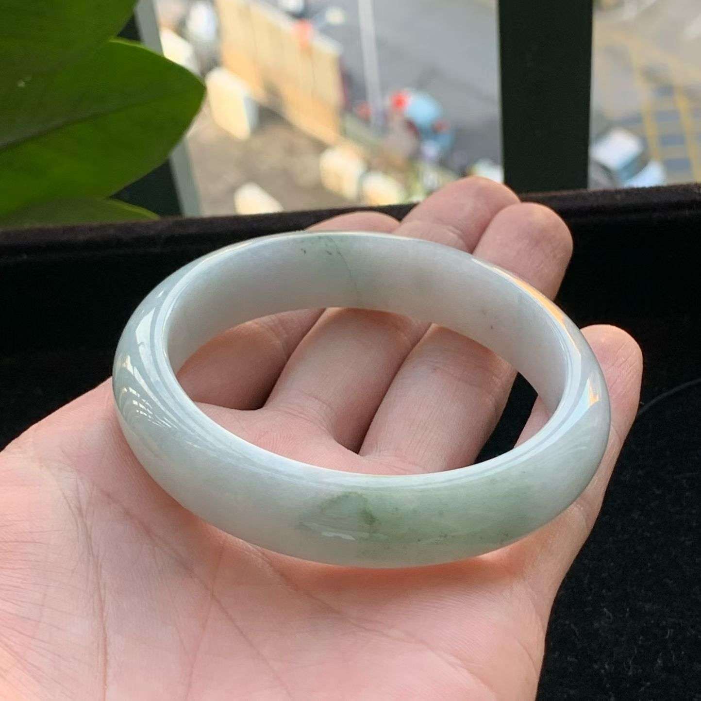 A货天然翡翠冰糯种浅绿手镯58.4圈重量76.67
3月5日