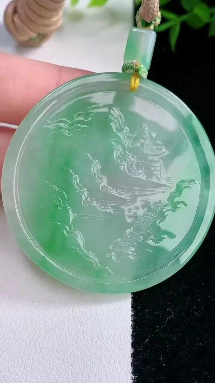 天然A货翡翠山水牌吊坠一对，尺寸48.5-5.4，重量:31.91g
3月5日