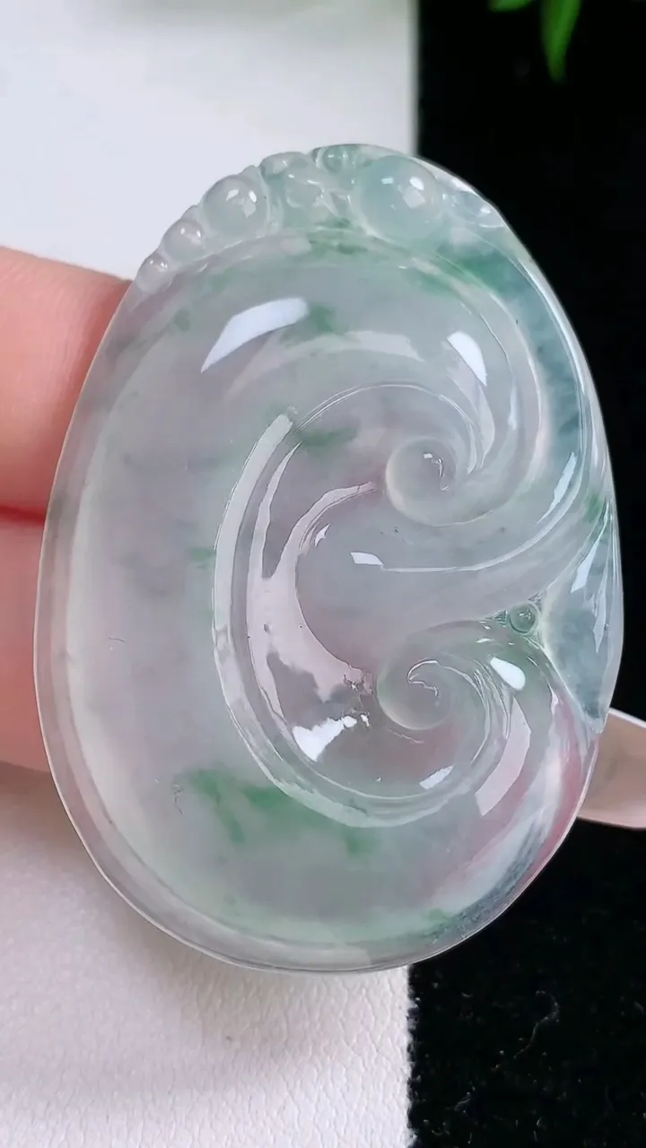 天然A货翡翠种飘花如意吊坠，尺寸49-34-5.2，重量:16.62g
3月5日