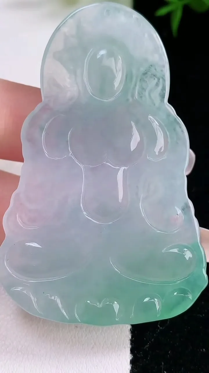 天然A货翡翠度母观音吊坠，尺寸61.3-38.6-5，重量:23.59g
3月5日