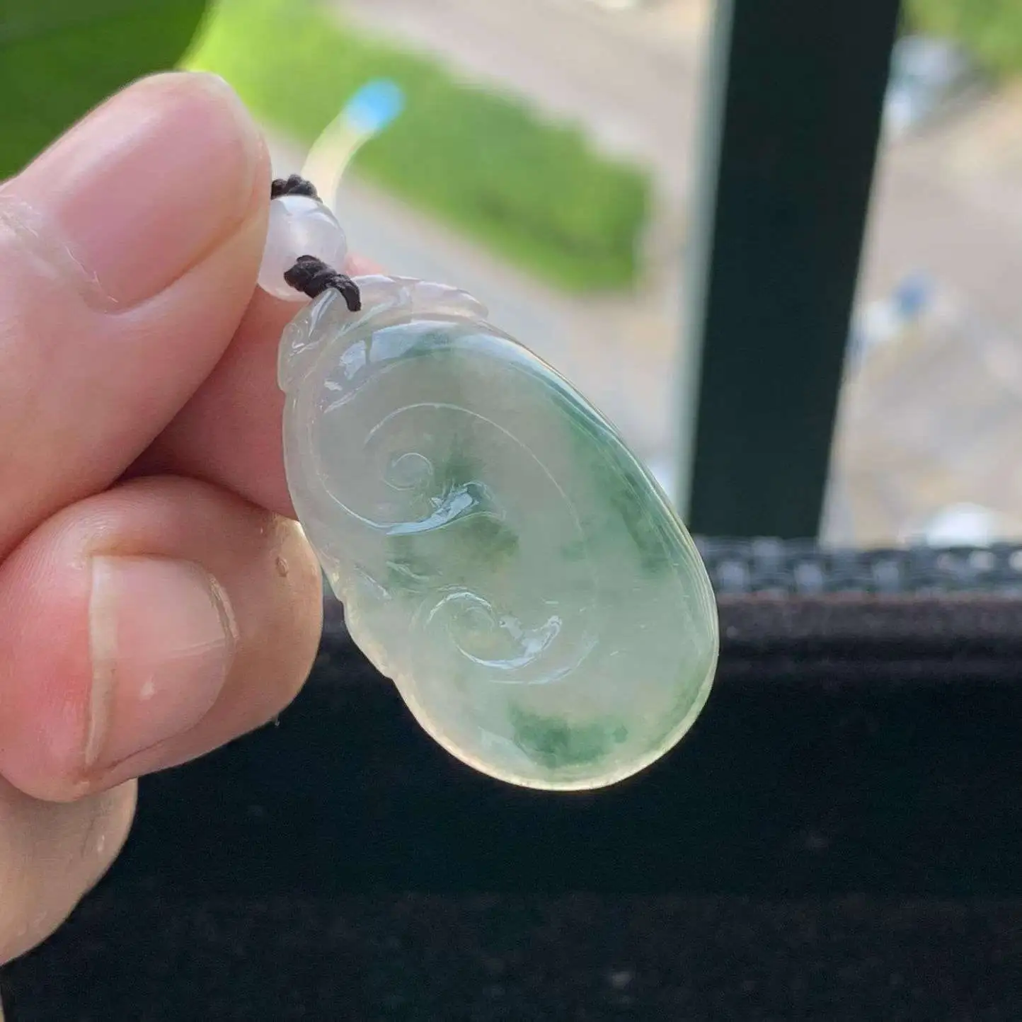 A货天然翡翠冰糯种飘花如意吊坠重量4.47
3月5日