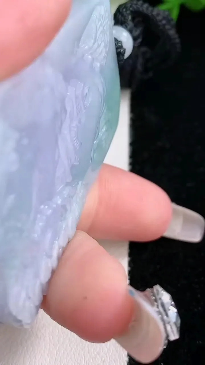 天然A货翡翠山水观音菩萨吊坠，尺寸54.5-38.3-11.3，重量:48.98g
3月5日