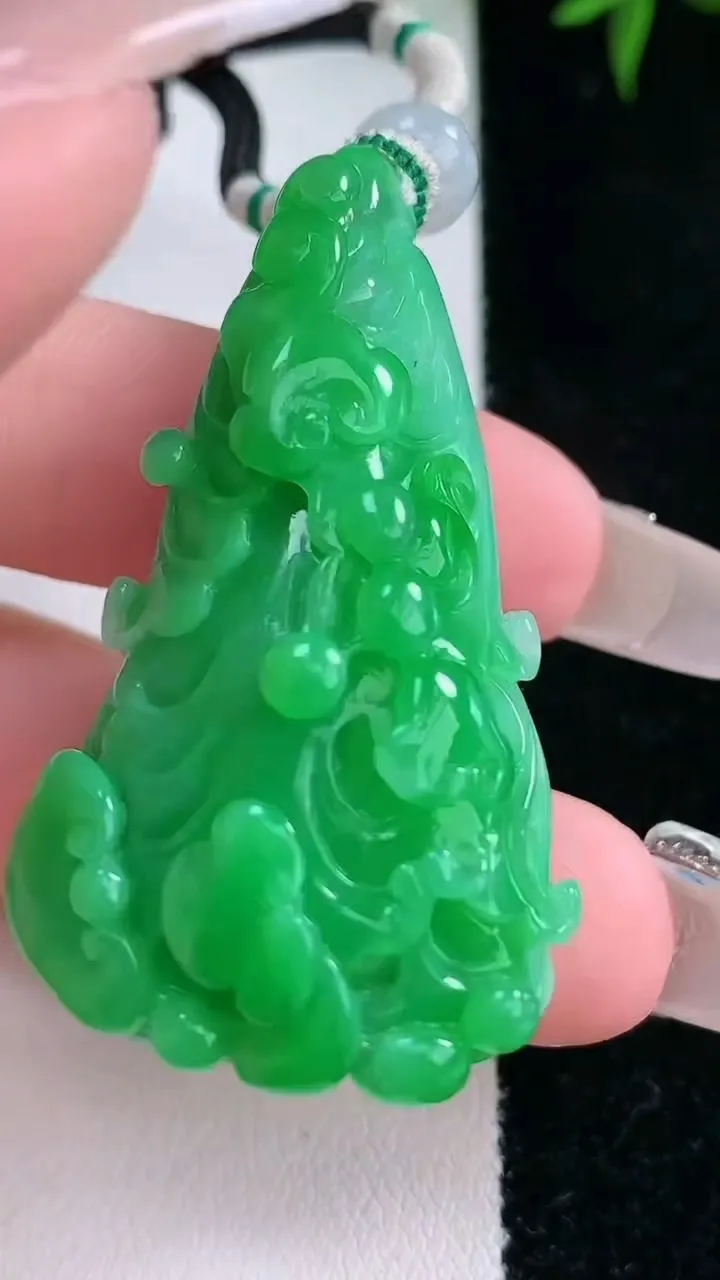 天然A货翡翠白菜吊坠，尺寸45.3-24.2-16.5，重量:29.54g
3月5日