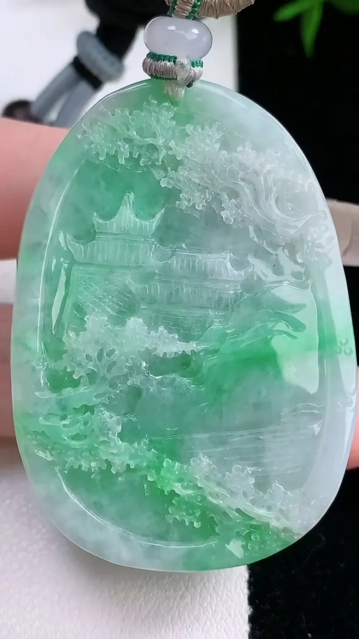 天然A货翡翠山水牌吊坠，尺寸50.6-36.4-12.5，重量:47.47g
3月5日