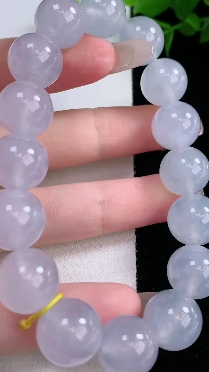 天然A货翡翠紫罗兰圆珠手串，尺寸12.3-16颗，重量:56.02g3月5日
工厂直销收藏佳品,种好水足，色泽均匀，有种有色，上手高大气！