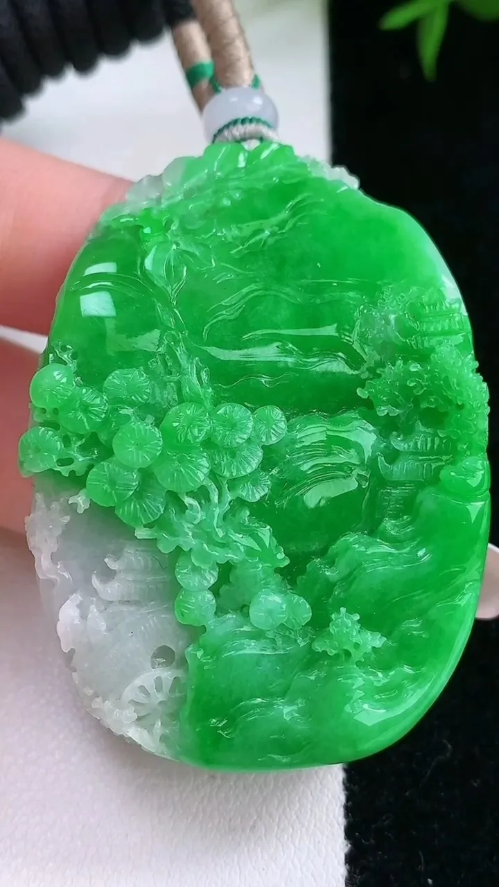 天然A货翡翠山水牌吊坠，尺寸50.6-36.4-12.5，重量:47.47g
3月5日