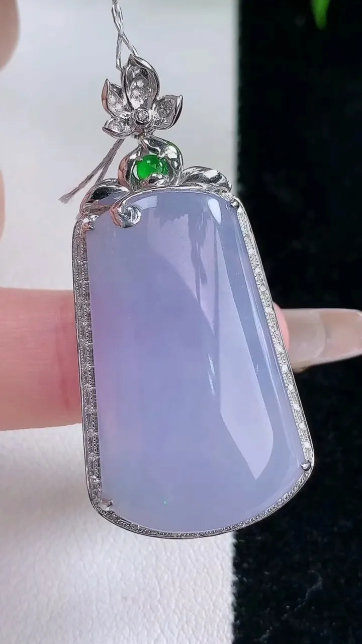 天然A货翡翠18K金紫罗兰无事牌吊坠，尺寸44-20.5-9.4，裸石29.7-19重量:8.95g