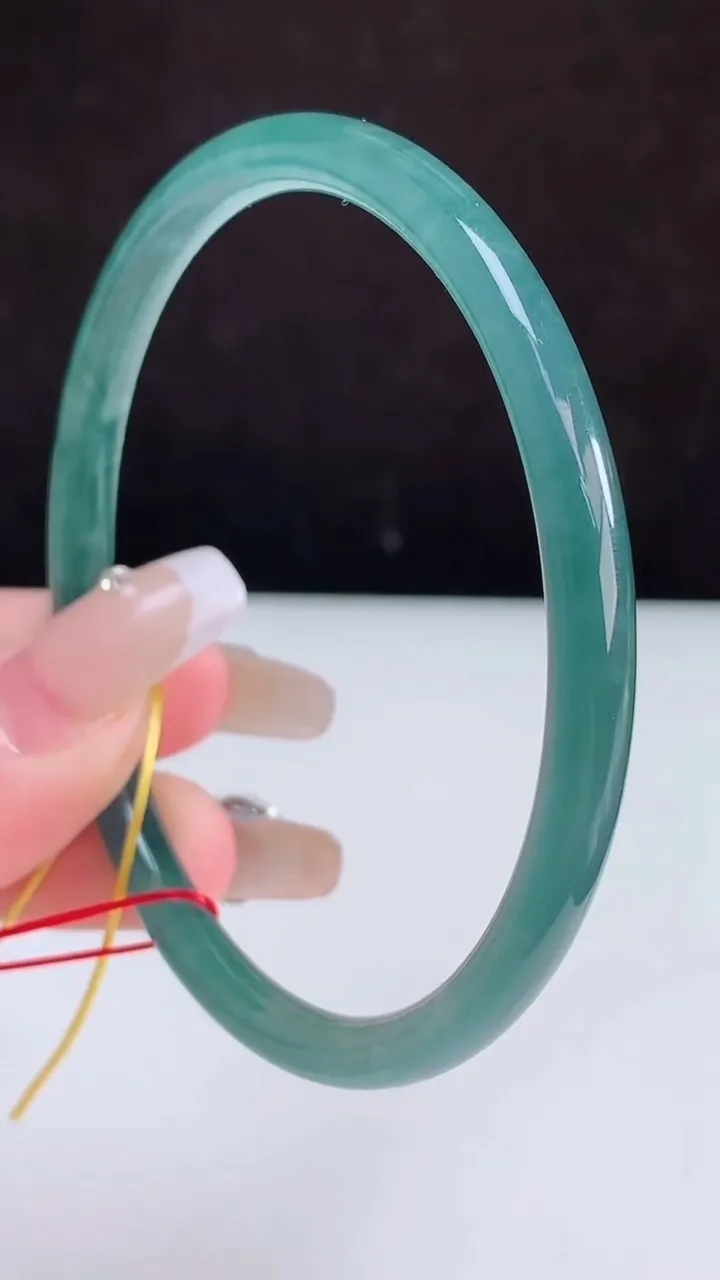 圈口61-62翡翠a货蓝圆条大圈口手镯尺寸61.8-5.6，重量:16.64g3月5日