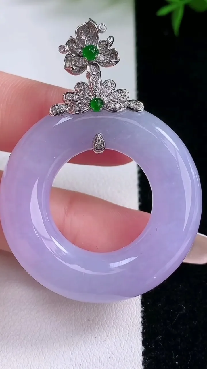 天然A货翡翠18K金紫罗兰平安环吊坠，尺寸39.4-8.8，重量:25.28g
3月5日