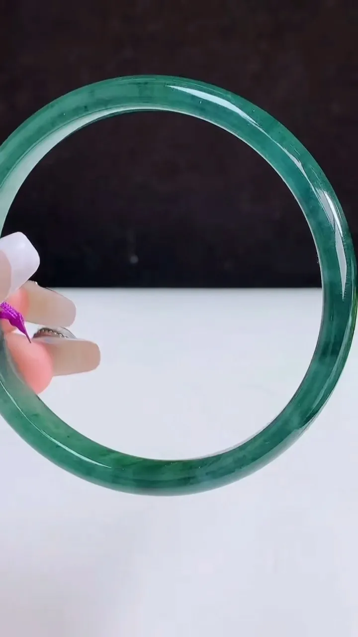 圈口60-61翡翠a货蓝水宽边大圈口手镯尺寸61-8.2-5，重量:28.94g3月5日