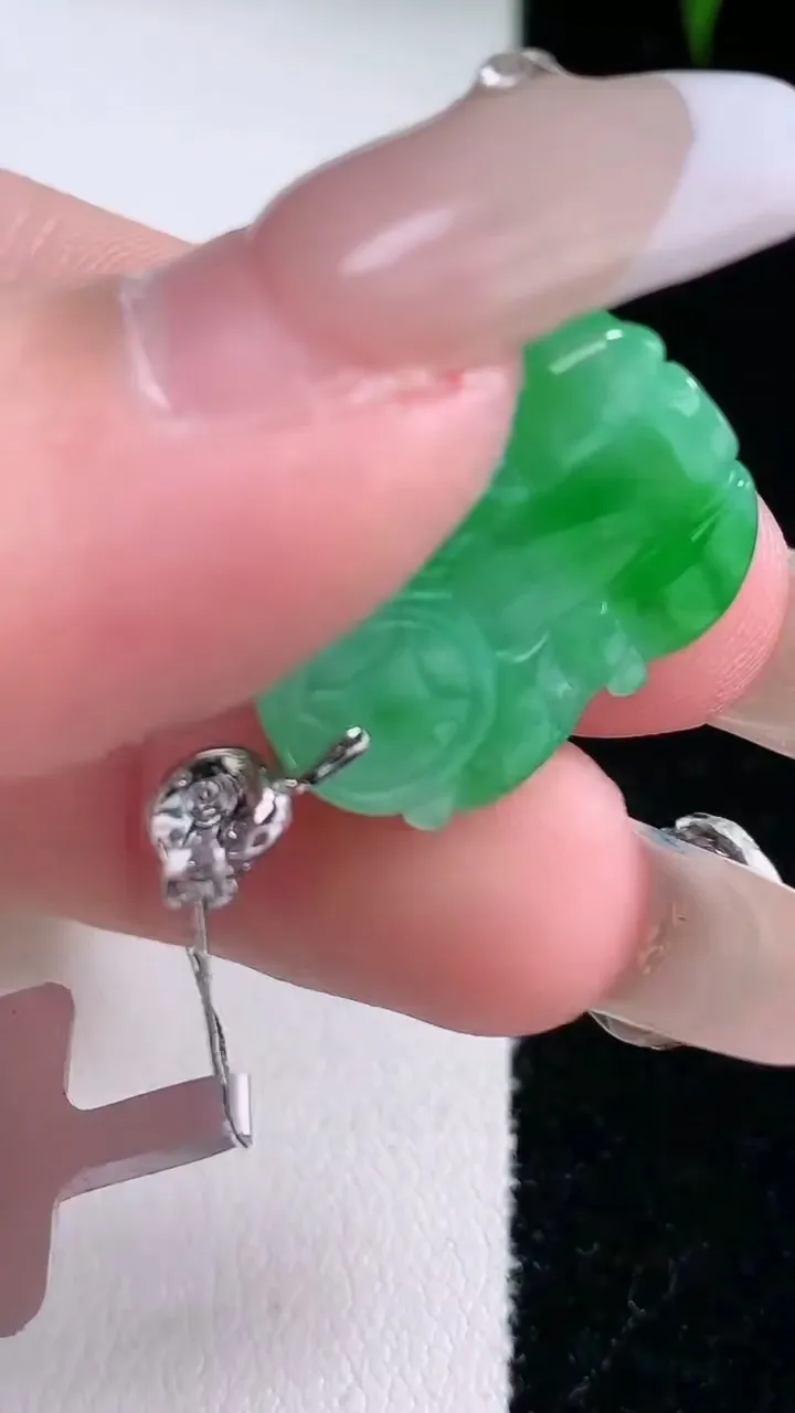 天然A货翡翠貔貅吊坠，尺寸19.8-14.2-9.7，重量:6.72g
3月5日