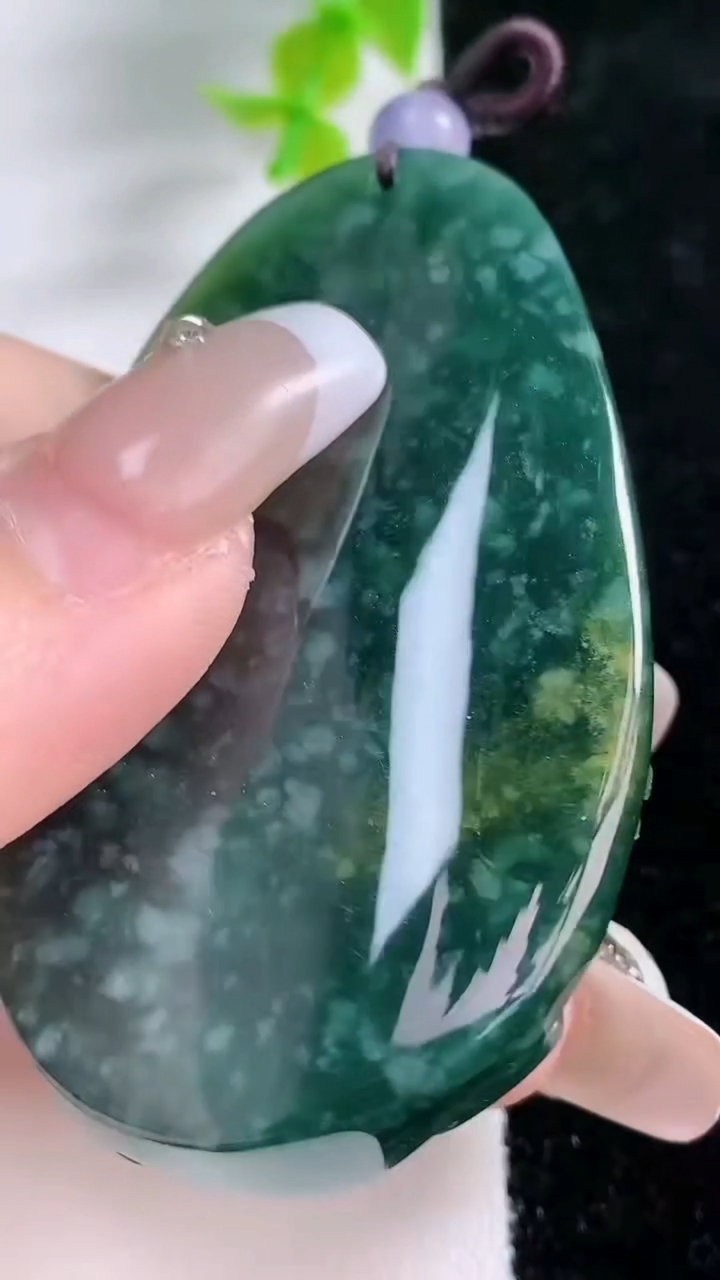 天然A货翡翠蓝水山水牌吊坠，尺寸60-36-15，重:47.57g
3月5日