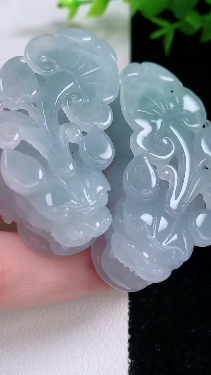 天然A货翡翠貔貅吊坠一对，尺寸50.8-21.8-15.7，重量:84.60g
3月5日