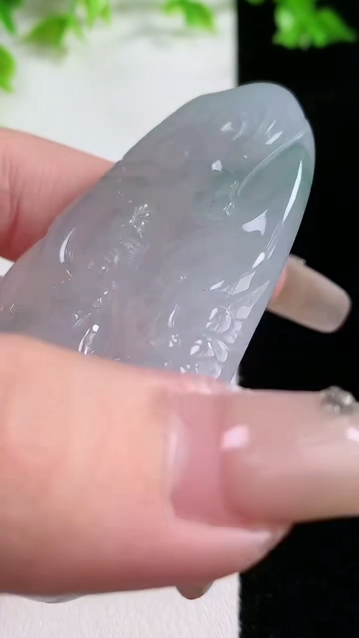 天然A货翡翠冰种飘花普贤菩萨吊坠，尺寸63.4-42.5-6.4，重:35.20g
3月5日