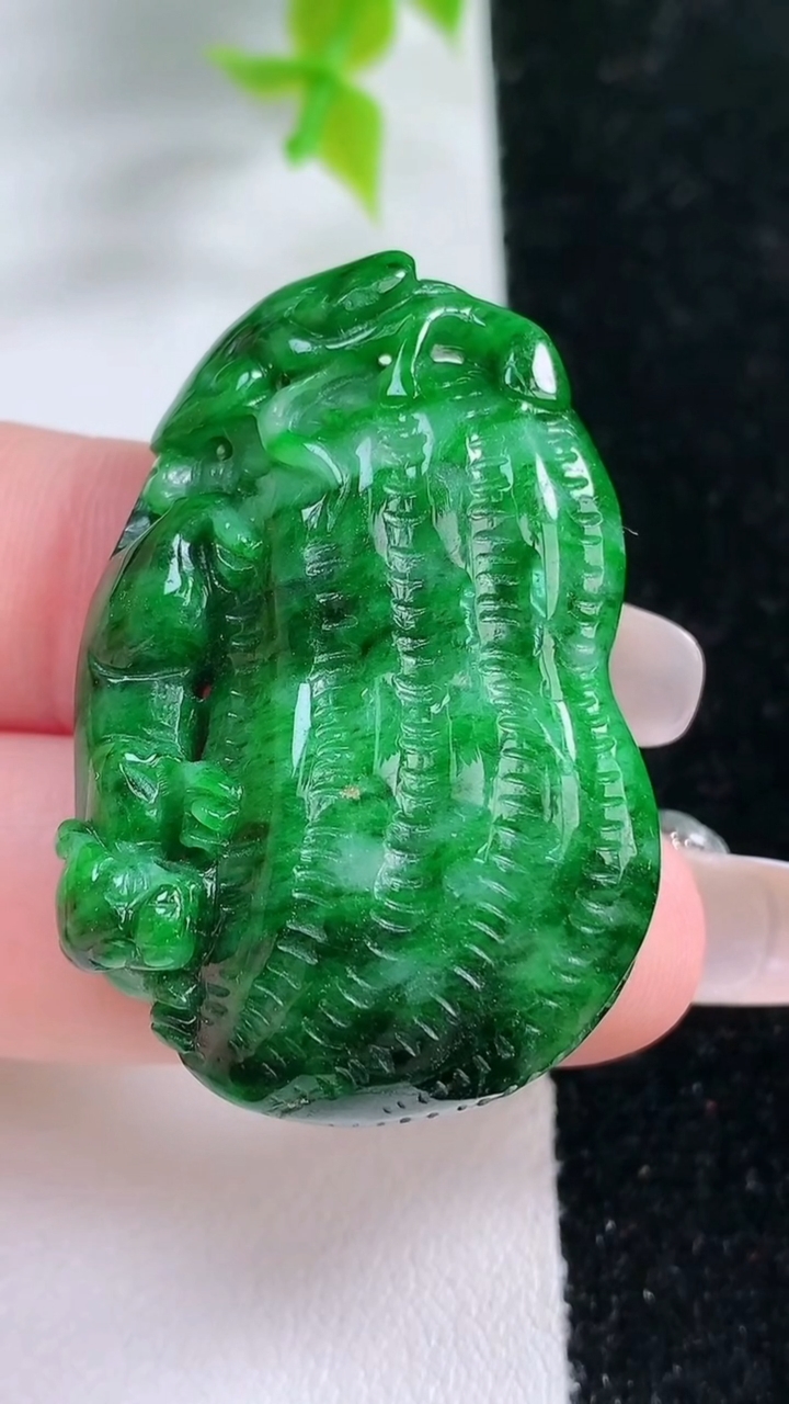 天然A货翡翠花生吊坠，尺寸40-27-9.3，重:17.13g
3月5日