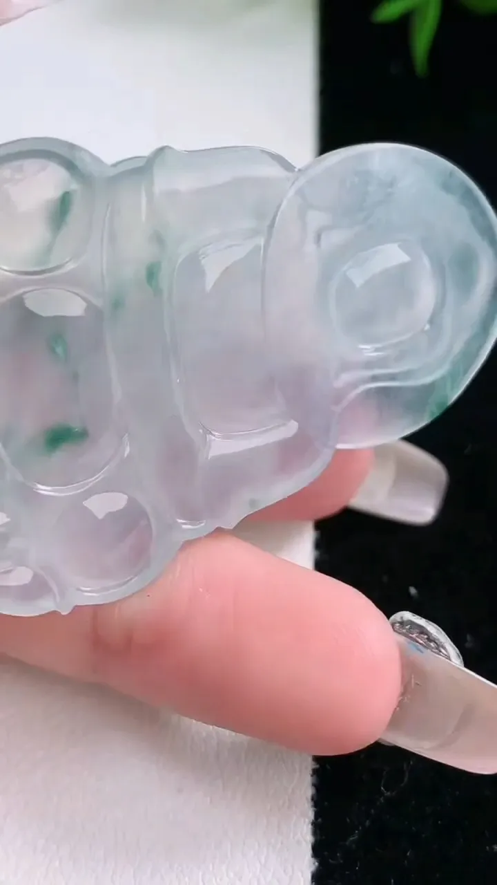 天然A货翡翠种飘花观音菩萨吊坠，尺寸49.8-34.5-5，重量:16.50g
3月5日