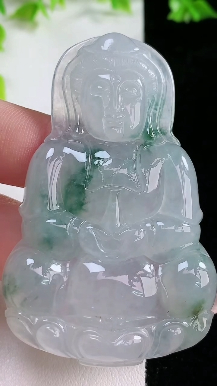 天然A货翡翠种飘花观音菩萨吊坠，尺寸 64-40-5.5，重:23.52g
3月5日