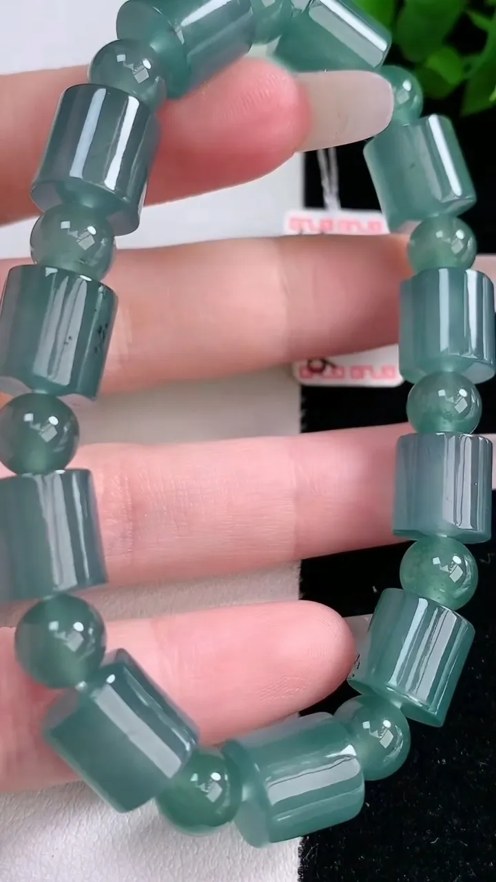 天然A货翡翠路路通手串，尺寸9.7-10-22颗，重量:39.76g3月5日
工厂直销收藏佳品,种好水足，色泽均匀，有种有色，上手高大气！