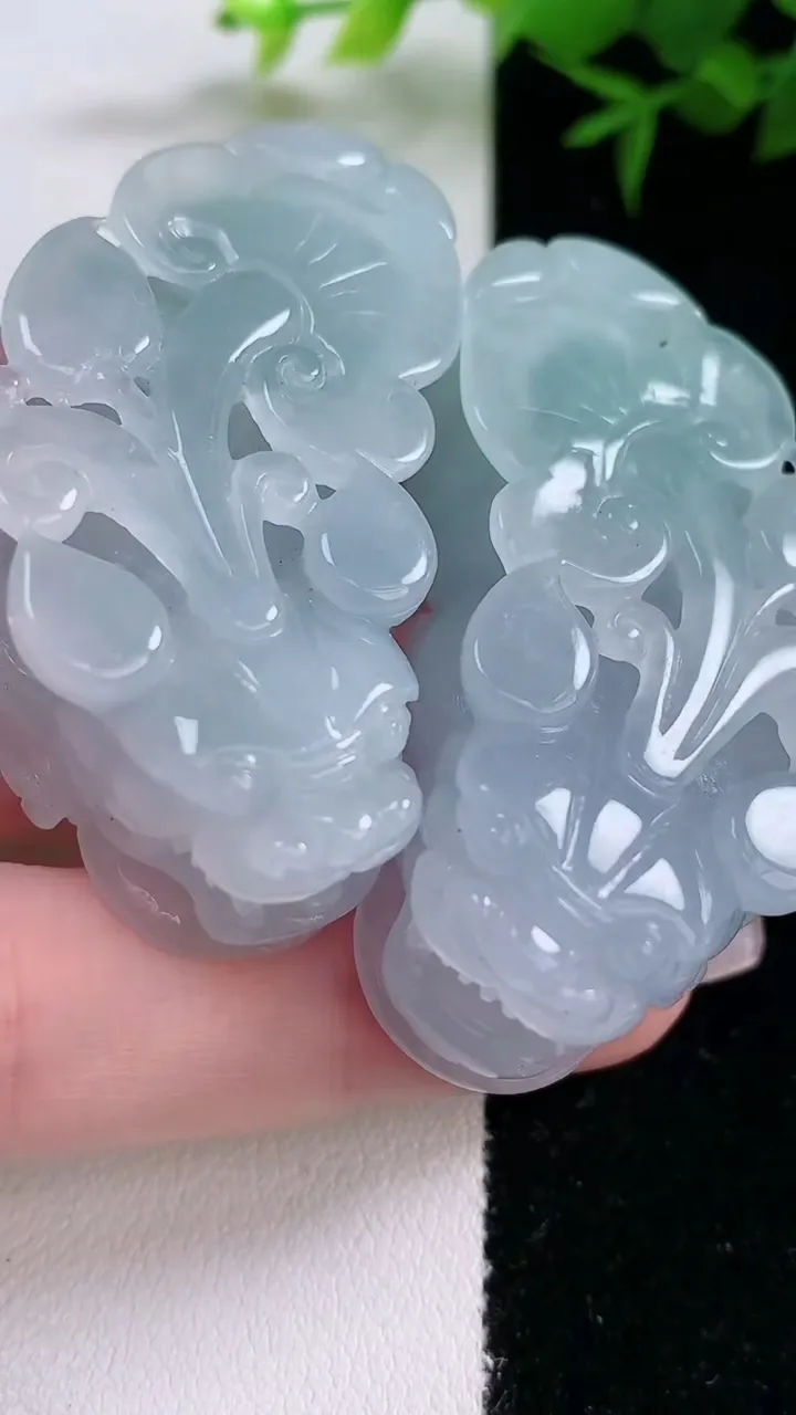 天然A货翡翠貔貅吊坠一对，尺寸50.8-21.8-15.7，重量:84.60g
3月5日