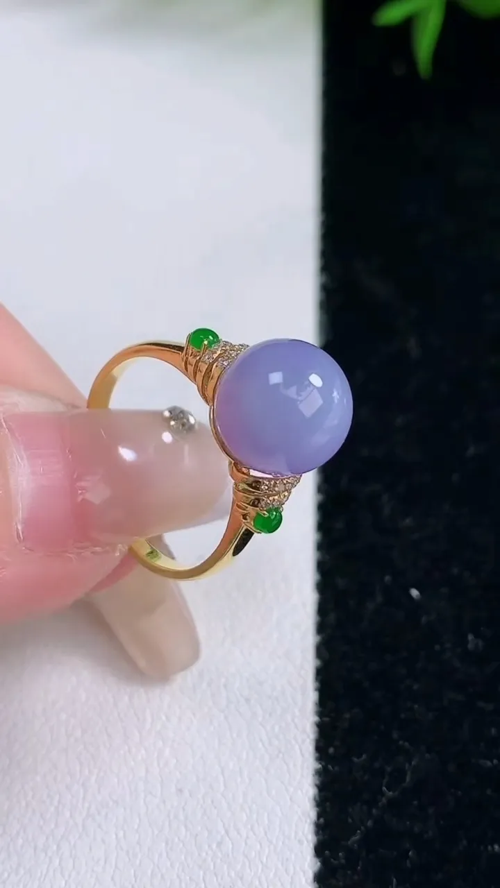 天然A货翡翠18K金紫罗兰圆珠戒指，尺寸17-9.4，重量:3.45g2026年3月5日
工厂直销收