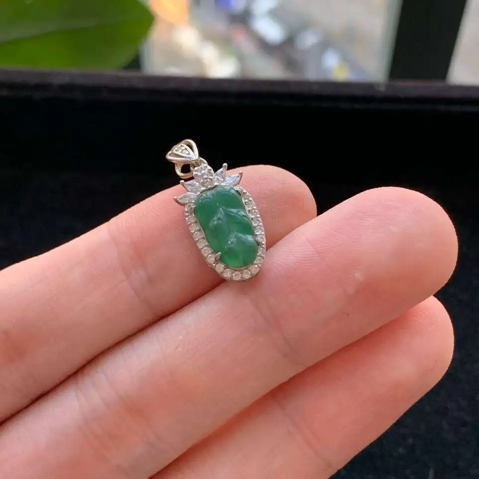 A货天然翡翠冰糯种925银满绿叶子吊坠重量1.42
3月5日