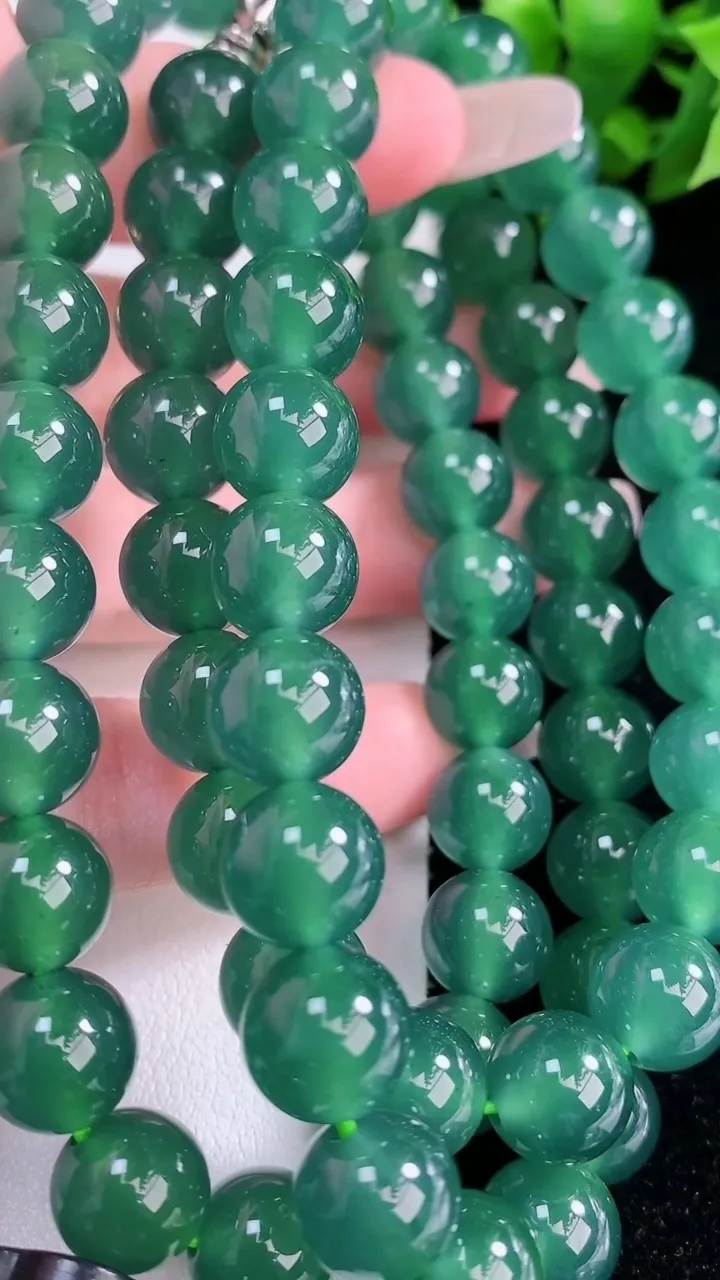 天然A货翡翠圆珠项链，尺寸10-68颗，重量:115.12g
3月5日
