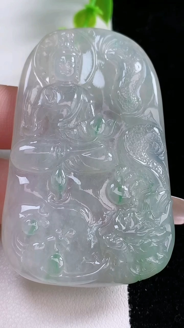 天然A货翡翠祥龙大势至观音菩萨吊坠，尺寸63.7-40-6，重:32.69g
3月5日