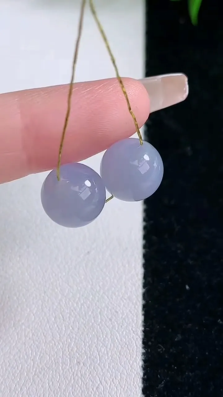 天然A货翡翠紫罗兰圆珠吊坠一对，尺寸10，重量:5.36g
3月5日