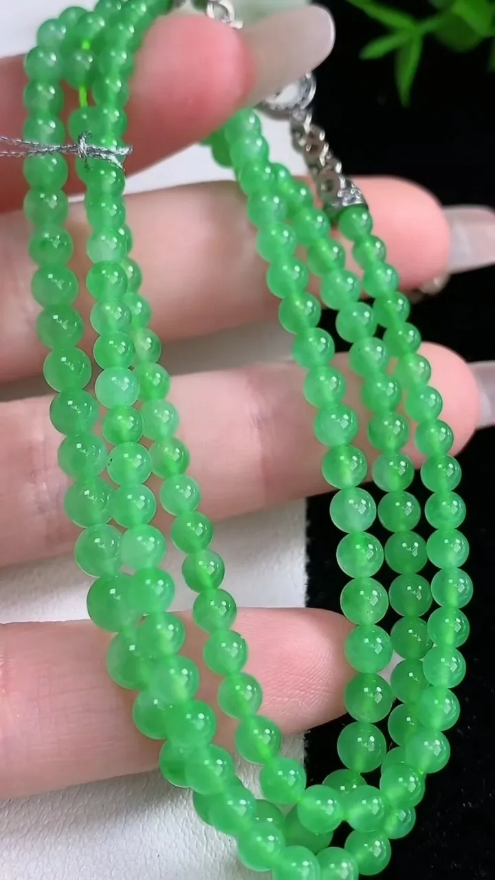 天然A货翡翠小米珠项链，尺寸3.8-138颗，重量:16.63g3月5日
工厂直销收藏佳品,种好水足，色泽均匀，有种有色，上手高大气！