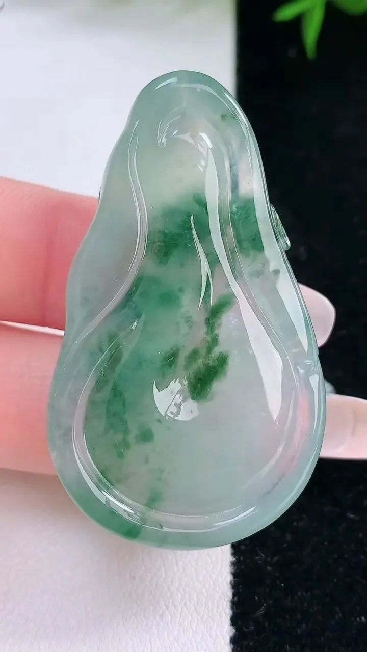 天然A货翡翠冰种飘花凤凰吊坠，尺寸47.4-28.4-8，重量:19.71g
3月5日