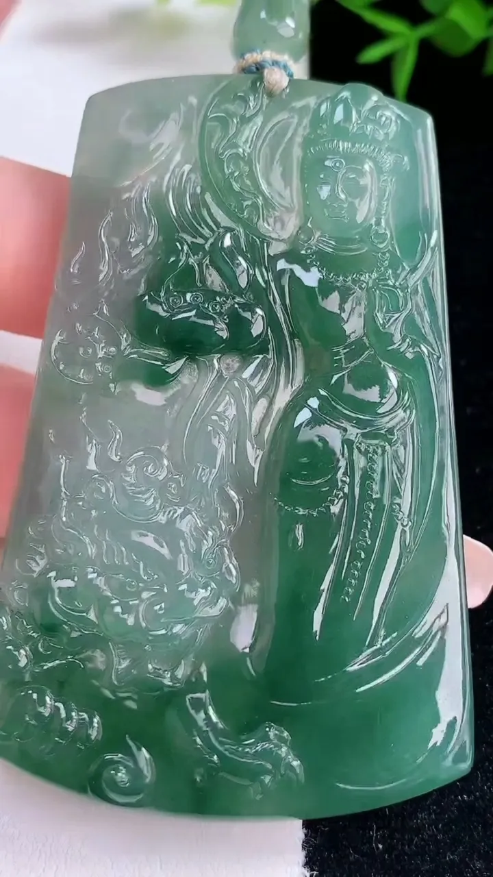 天然A货翡翠文殊菩萨吊坠，尺寸67.6-43-5.3，重量:43.11g
3月5日