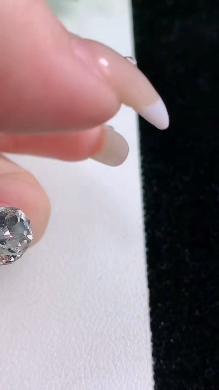 天然A货翡翠不动明王吊坠，尺寸49-4.8，重:23.02g
3月5日