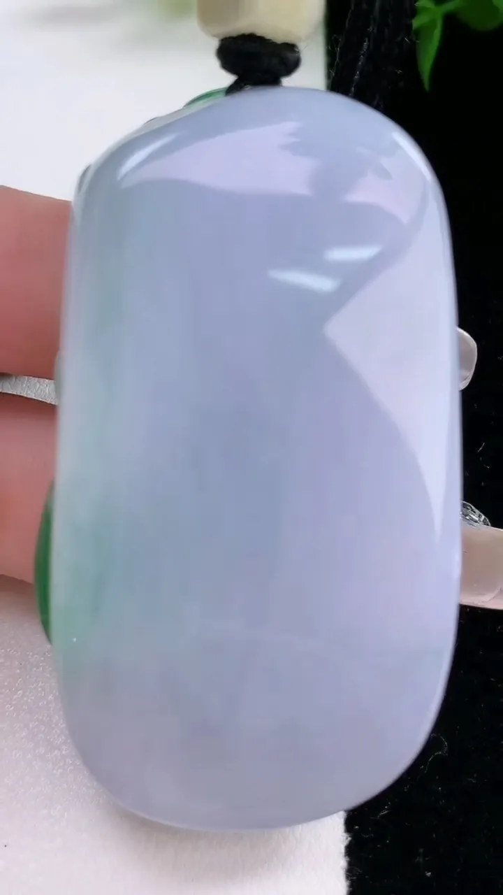 天然A货翡翠梅花鹿吊坠，尺寸60.3-31.8-19，重量:64.72g
3月5日