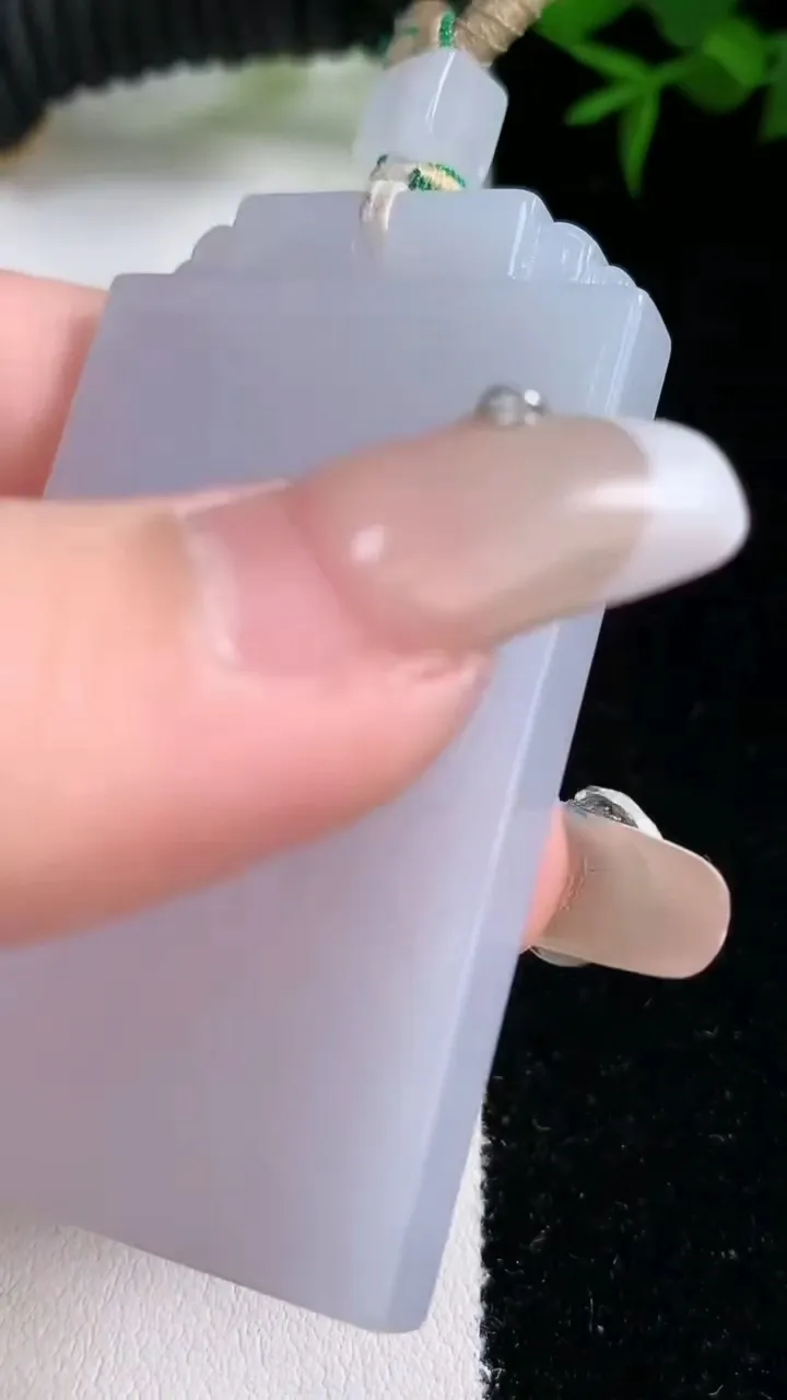 天然A货翡翠紫罗兰仿古无事牌吊坠，尺寸58.3-34.2-5.8，重量:45.27g
3月5日