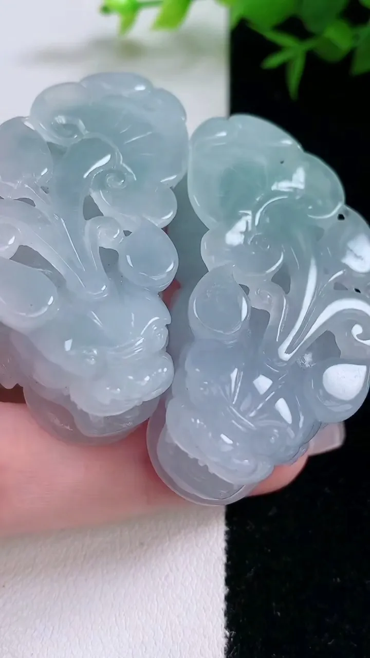 天然A货翡翠貔貅吊坠一对，尺寸50.8-21.8-15.7，重量:84.60g
3月5日