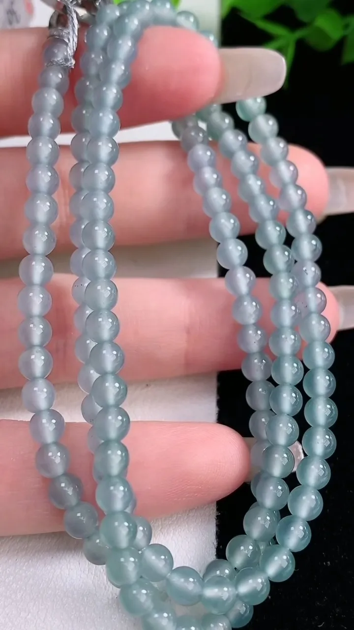天然A货翡翠圆珠项链，尺寸4.4-133颗，重量:21.23g3月5日
工厂直销收藏佳品,种好水足，色泽均匀，有种有色，上手高大气！