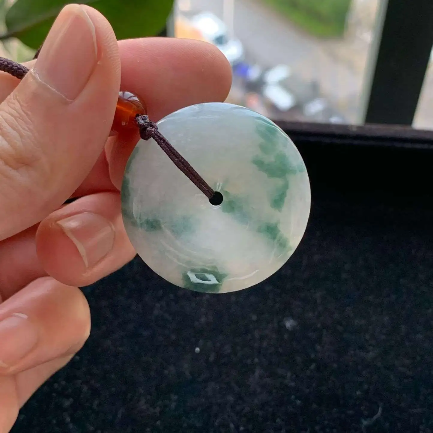 A货天然翡翠冰糯种飘花平安扣吊坠重量10.29
3月5日