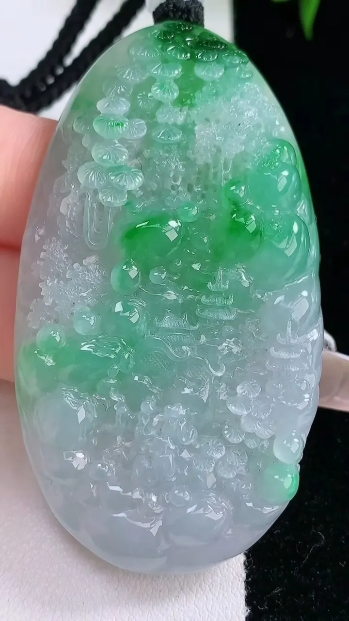 天然A货翡翠山水牌吊坠，尺寸62.6-34-10，重量:45.48g
3月5日