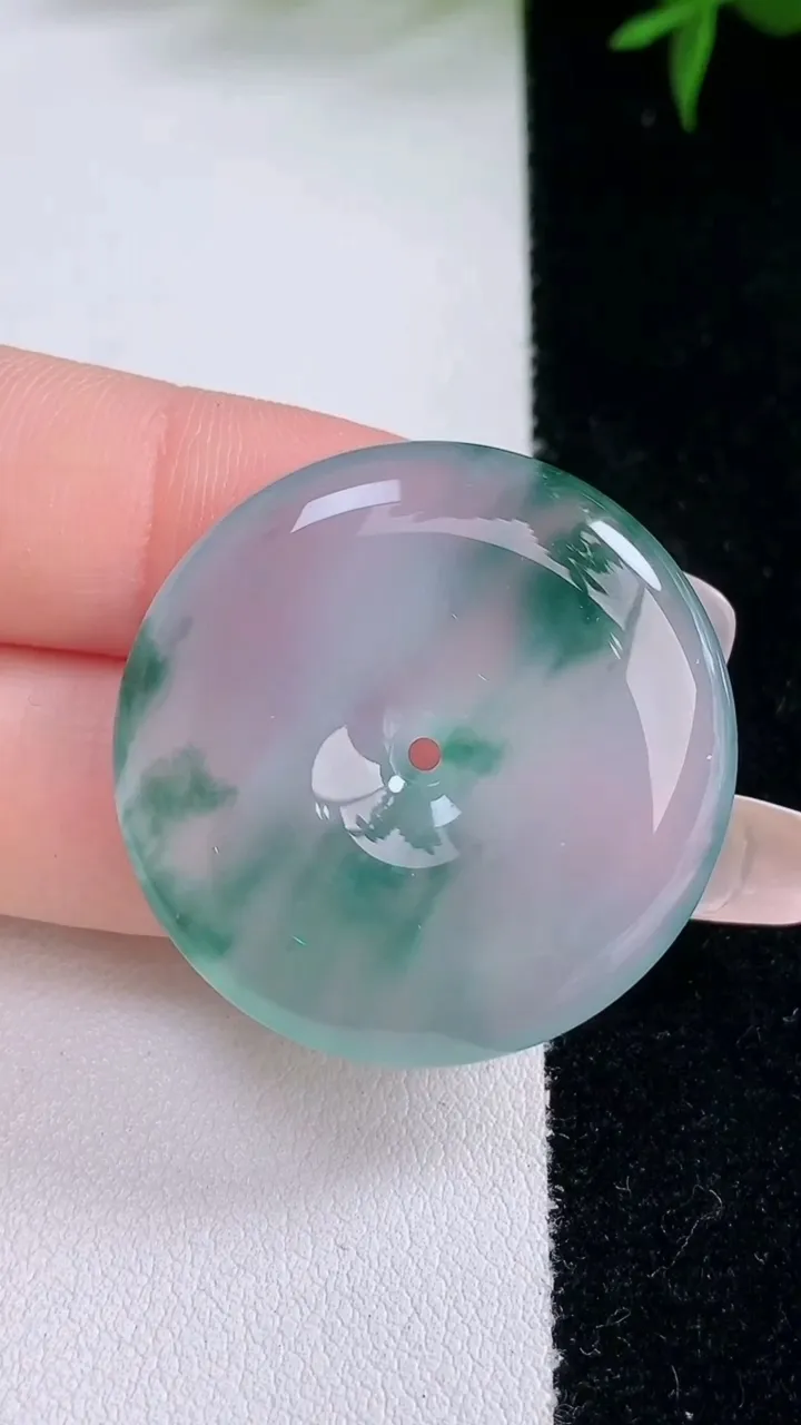 天然A货翡翠种飘花平安扣吊坠，尺寸32-6.2，重量:13.28g
3月5日