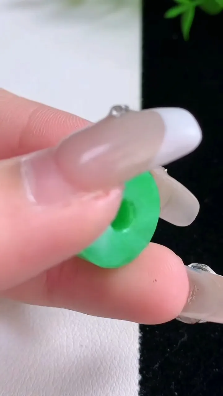 天然A货翡翠路路通吊坠，尺寸16.3-11，重量:7.91g
3月5日