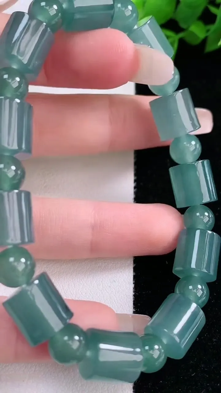 天然A货翡翠路路通手串，尺寸9.7-10-22颗，重量:39.76g3月5日
工厂直销收藏佳品,种好水足，色泽均匀，有种有色，上手高大气！