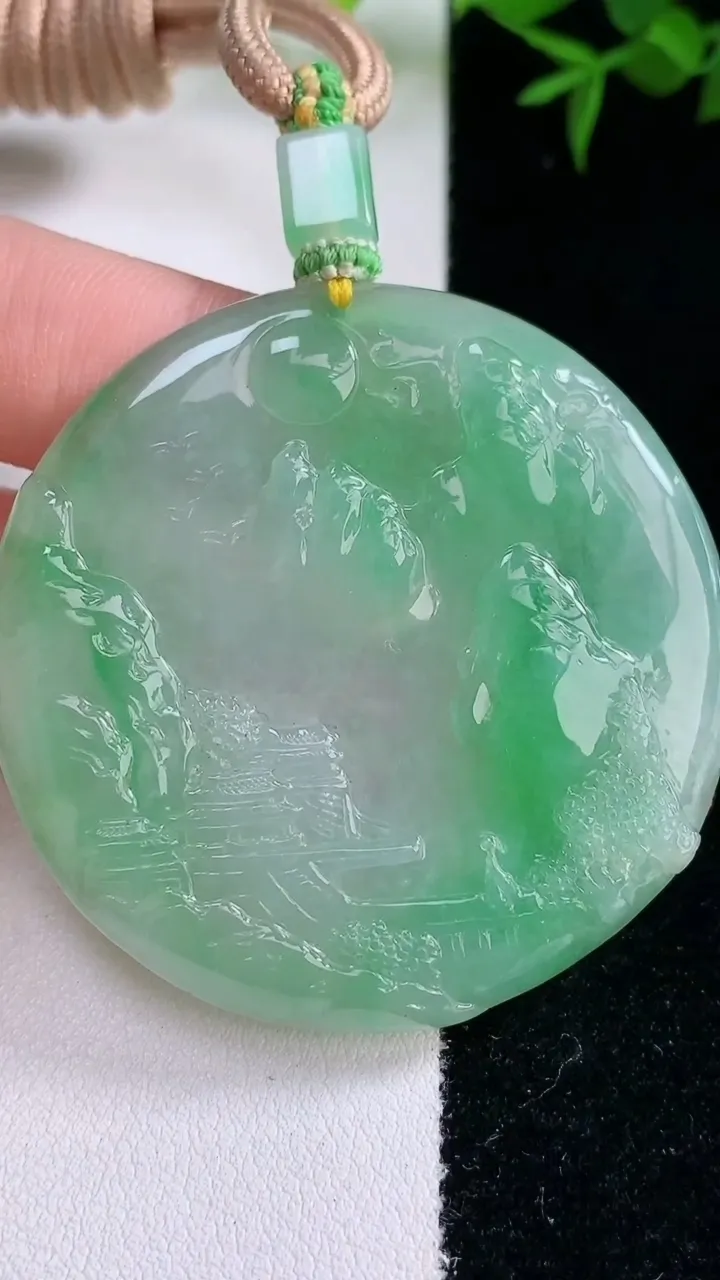 天然A货翡翠山水牌吊坠一对，尺寸48.5-5.4，重量:31.91g
3月5日