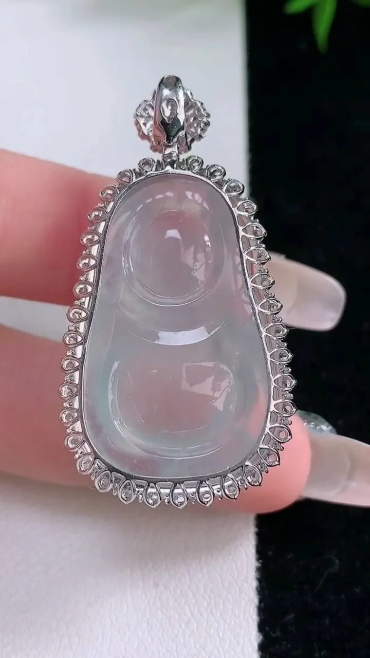 天然A货翡翠种白冰财神爷吊坠，尺寸43.8-22.2-10，裸石32-19.5重量:12.44g
3月5日