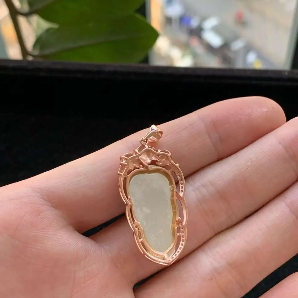 A货天然翡翠冰糯种925银满绿叶子吊坠重量2.84
3月5日