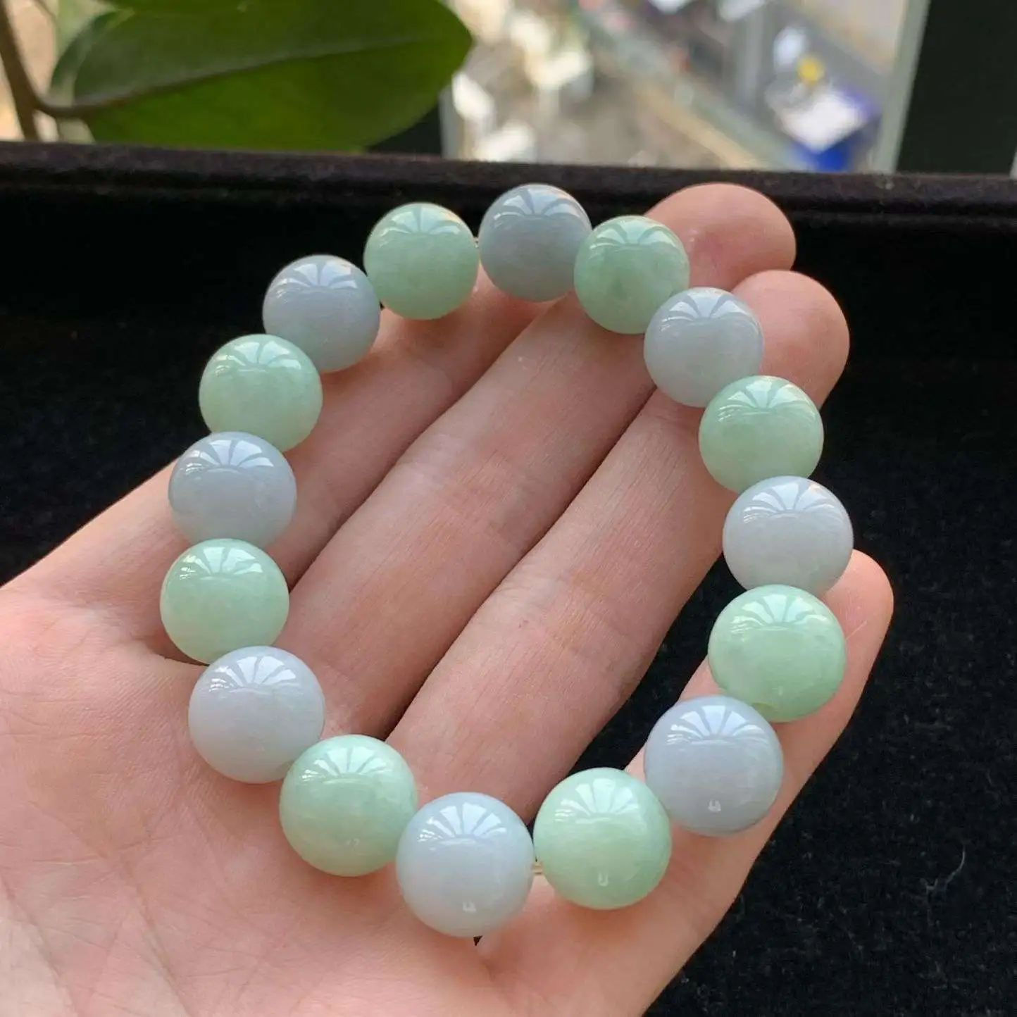 A货天然翡翠冰糯种双彩手串重量58.22
3月5日