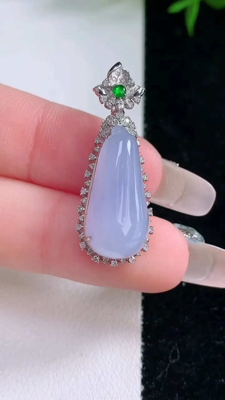 天然A货翡翠18K金紫罗兰福瓜吊坠，尺寸32.7-12.5-10.5，裸石20.6-10重量:4.9