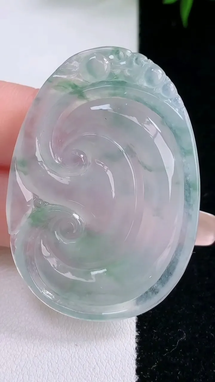 天然A货翡翠种飘花如意吊坠，尺寸49-34-5.2，重量:16.62g
3月5日