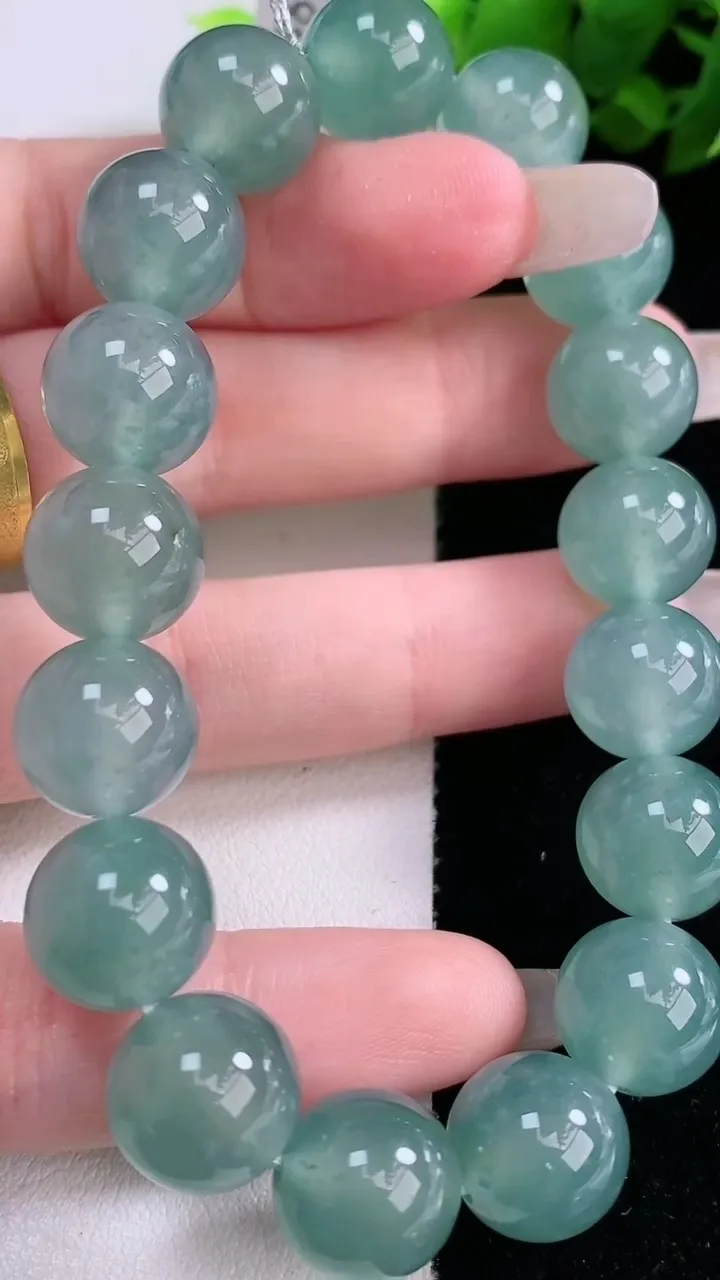 天然A货翡翠圆珠手串，尺寸12-17颗，重量:49.24g3月5日
工厂直销收藏佳品,种好水足，色泽