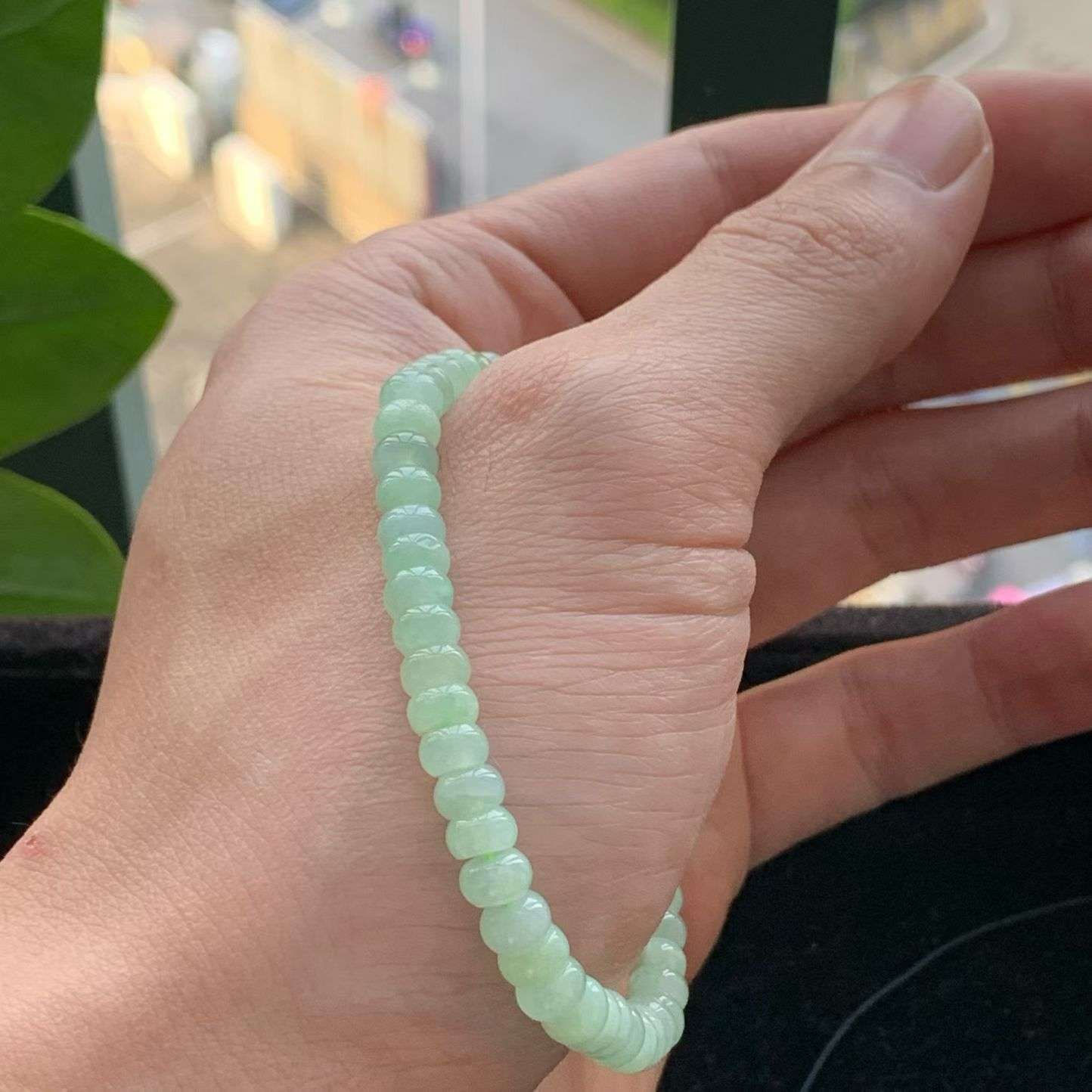 A货天然翡翠冰糯种浅绿算盘珠手链52颗重量12.67
3月5日
