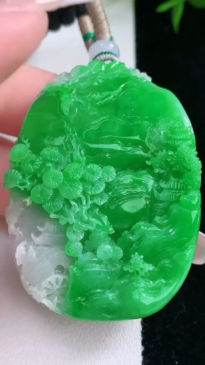 天然A货翡翠山水牌吊坠，尺寸50.6-36.4-12.5，重量:47.47g
3月5日